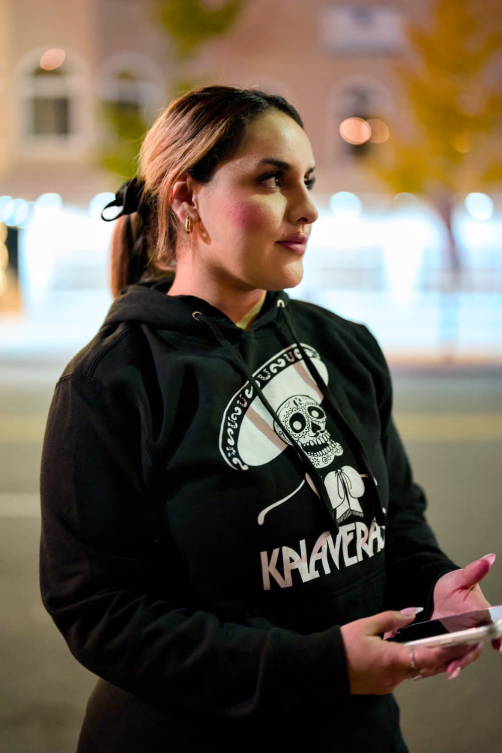 Kalaveras Únete al Desmadre Hoodie product photo 1, showing the design and product details.